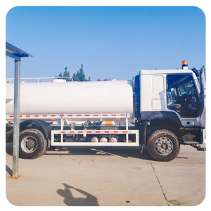 Camión <span class=keywords><strong>Cisterna</strong></span> de <span class=keywords><strong>Agua</strong></span> Howo 4x2 de 10m³ de <span class=keywords><strong>Segunda</strong></span> <span class=keywords><strong>Mano</strong></span> para Limpieza Comunitaria - Product Image 2