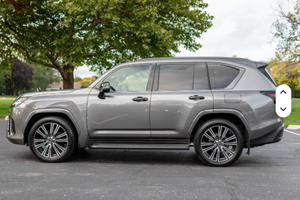 Lexus LX 600 2023 d'occasion en excellent état (conduite à gauche/droite) - Product Image 4