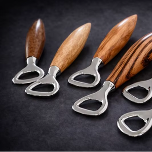 Abridor de Botellas con Mango de Madera en Forma de Pata de Oso con Cabeza de Acero Inoxidable, Agarre Ergonómico, Diseño Divertido, Herramienta de Bar Duradera para Uso en Fiestas en Casa - Product Image 4