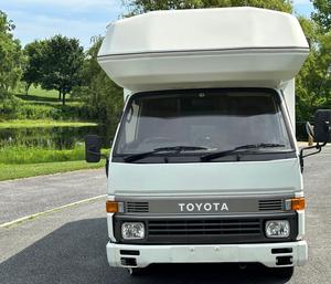 Toyota HiAce Coleman Camper 1992 cuidadosamente usado - Product Image 1