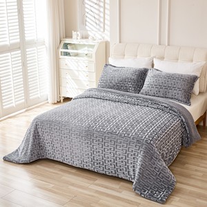 Ensemble de couette king size pour l'hiver, tissu sherpa et sedalina avec rembourrage en fibres de polyester, toucher doux et chaud, style classique, qualité hôtelière - Product Image 1