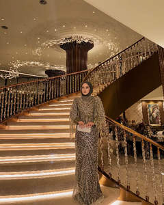 Robe de soirée longue en tulle perlé et satin de qualité supérieure, taille naturelle, respirante, infroissable, motif floral numérique, pour soirée complète - Product Image 4