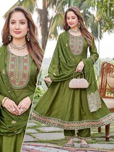 Nouvelle tenue de cérémonie Vetican Ghera kurti avec dupatta Banarasi pour femmes, tenue de mode dos nu, fête de mariage, tenue de fête et prix bas en Inde - Product Image 2