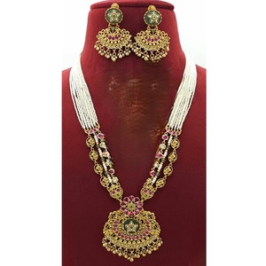 Conjunto de Collar y Aretes de Alta Calidad con Piedras Doradas de Diseño para Bodas y Fiestas, Colección para Mujer - Product Image 1