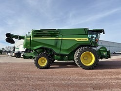 Cosechadora John Deere X9 1100 de 2022 en Venta - Product Image 2