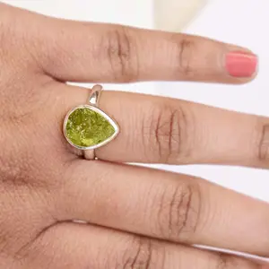 简约简约实心925纯银手工制作最新流行橄榄石绿色宝石女性戒指
