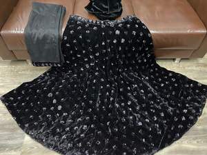 EL ÚLTIMO DISEÑADOR HEAVY GEORGATTE BORDADO TERCIOPELO FANCY LEHENGA CHOLI - Product Image 2