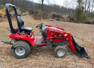 Tractor agrícola Massey Ferguson GC1705 con cucharón de cargador, 280hrs 4x4, motor diésel de 22HP, toma de fuerza 540, enganche de 3 puntos, envío gratis - Product Image 3