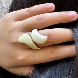 Bague en corne de buffle polie, bijoux pour fête, mariage, anniversaire, vente chaude, couleur corne naturelle - Product Image 2