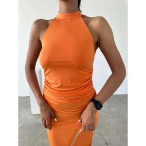 Vestido ajustado de jersey con cuello halter, detalle de cordones en la espalda y diseño fruncido - Product Image 1