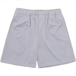 Découvrez le confort ultime avec ces shorts baggy personnalisés pour hommes. Leur coupe spacieuse et leur tissu doux permettent un mouvement facile