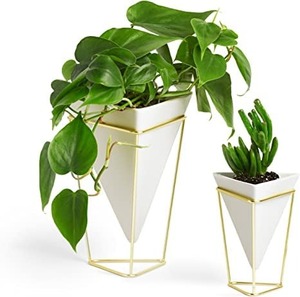 Las macetas de metal con forma de triángulo elevan tu espacio con diseños de moda macetas colgantes para balcón sala de estar - Product Image 3