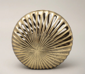 Premium Quality Steel Stainless Steel Flower Vase Outdoor Home Decoration Engraved Design Powder Coating Finishing Metal Sheet - Product Image 1