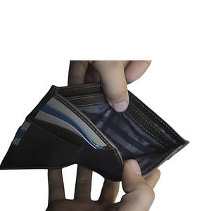 Cartera de Cuero Genuino de Primera Calidad para Hombre con Diseño de Rayas Azules y Crema en Contraste, Múltiples Ranuras para Tarjetas y Bolsillo para Efectivo - Product Image 3