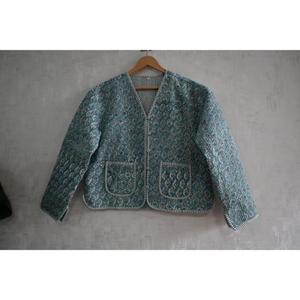 Veste matelassée en coton écologique réversible à motifs floraux imprimés à la main pour la vente en gros à l'exportation - Product Image 1