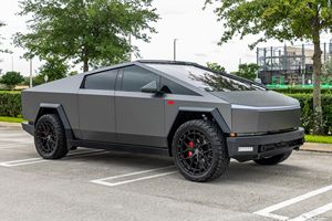 Auto Usado Confiable, Tesla Cybertruck Cyberbeast 2024, Tracción en las Cuatro Ruedas con Tres Motores, 845 Caballos de Fuerza - Product Image 5