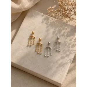 Boucles d'oreilles clous géométriques en or rose avec zircon, opale, diamant et perle pour mariage, fête et fiançailles - Product Image 3