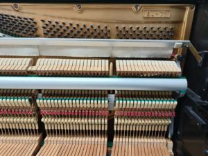 Piano Vertical KAWAI BL71 de Segunda Mano de Japón con Tono Cálido para Compradores Globales - Product Image 4