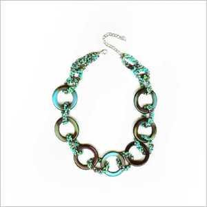 Collar Cuenta de resina para mujer con cadena Elegante perla inspirada Accesorio de Mn exports - Product Image 3