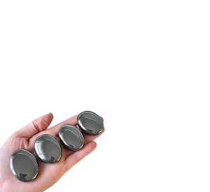 2026 Dernières nouveautés Pierre de paume en hématite naturelle de haute qualité sculptée, boule Feng Shui, guérison du chakra racine, énergie positive, vente en gros - Product Image 1
