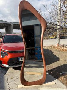 Miroir asymétrique pleine longueur Art Déco en noyer véritable fait main, décoration moderne, prix abordable - Product Image 2