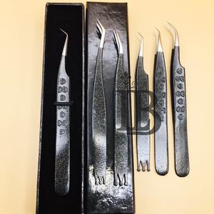 Nouvelles pinces à cils noires en forme de cœur, pinces à cils en vison, pinces à cils en acier inoxydable, logo gratuit, style personnalisé, emballage en boîte avec carte, design couronne - Product Image 3