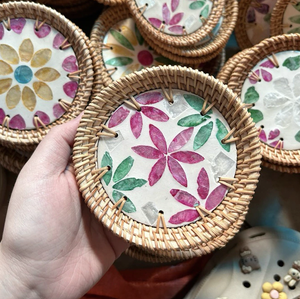 Posavasos de Ratán Natural Tejido a Mano con Incrustaciones de Nácar para Protección de Vasos y Mesas, Hecho a Mano en Vietnam - Product Image 4
