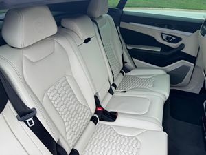 Offre exceptionnelle : Lamborghini Urus d'occasion 2019, propre et prête à être expédiée - Product Image 4