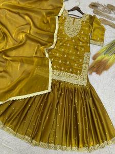 Ensemble Salwar Kameez semi-couture en soie Georgette artisanale très demandé, broderie riche pour tenue de soirée - Élégant, traditionnel et moderne - Product Image 3