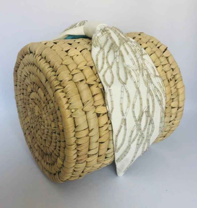 Bandeau blanc scintillant entièrement perlé à la main, facile à porter, avec un ajustement doux et rembourré, design brodé à la main - Product Image 2