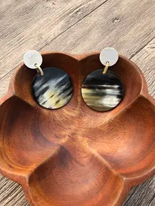 Boucles d'oreilles en corne de buffle faites à la main pour femmes Bijoux de mode de style vintage bohème polis pour la fête à faible coût - Product Image 6