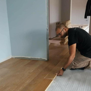 Genouillères confortables pour carreleurs avec sangles à soufflets, protection des coudes et des genoux pour les travailleurs du bâtiment - Product Image 3