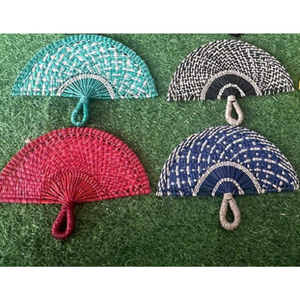Abanico de hojas de palma tejido artesanal | Ventilador de mano de algas marinas naturales sostenibles | Producto de estilo de vida ecológico de Vietnam - Product Image 3