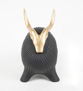 Figurine de yak en noir et or Statuette en polyrésine au design moderne en plastique pour figurine en polyrésine Sprin Yak noir et or - Product Image 3