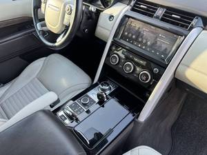 Land Rover Discovery HSE Luxury d'occasion à bas prix, modèle 2017, à vendre - Product Image 3