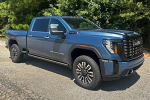 GMC Sierra 2500HD Denali 4x4 2025 SUPER LIMPIO, LISTO PARA ENVIAR - Product Image 2