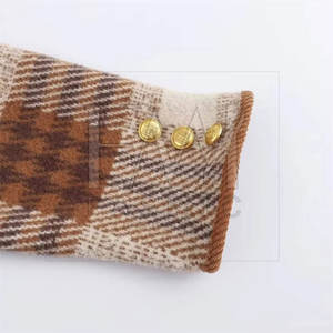 เสื้อสเวตเตอร์ผ้าแคชเมียร์100% สำหรับผู้หญิงเสื้อสเวตเตอร์ขนสัตว์ระบายอากาศได้ดีสีทึบสำหรับฤดูหนาวออกแบบโลโก้แบรนด์ของคุณเองได้ - Product Image 4