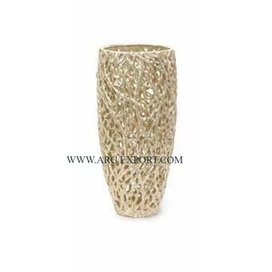 Vases à fleurs décoratifs en aluminium pour la décoration de la maison et le salon Vases à fleurs de grande taille en métal plaqué or au design unique à vendre - Product Image 2