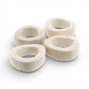 Ensemble d'anneaux de serviette en pierre texturée biologique avec une forme incurvée douce pour une décoration de table rustique unique - Product Image 1