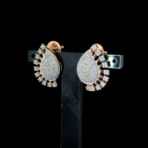 Vente en gros de boucles d'oreilles en diamant de mangue en grappe de plusieurs tailles, diamant rond naturel taille brillant, or rose, bijoux de luxe pour hommes et femmes - Product Image 3