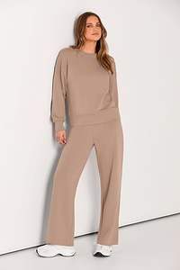 ชุดเซ็ทลำลองผู้หญิง 2 ชิ้น รุ่นปี 2026 เสื้อสเวตเชิ้ตมีเชือกผูกเอว กางเกงขายาวทรงกว้าง ชุดลำลอง ชุดวอร์ม ปักลาย - Product Image 6