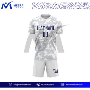 Ensemble d'uniformes de football personnalisables pour hommes Kit de shorts en jersey respirant à séchage rapide et évacuation de l'humidité Logo Impression des numéros Club Players - Product Image 2