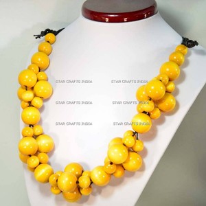 Collier décoratif personnalisé haut de gamme en résine de haute qualité, fait à la main, perles en résine multicolore polies - Product Image 4