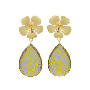 Nueva llegada Golden rutile Hydro con flor Stud juego de aretes chapados en oro - Product Image 1