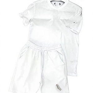 ชุดเสื้อยืดและกางเกงขาสั้นสีดำสำหรับผู้ชาย ชุดลำลองฤดูร้อนสองชิ้น เนื้อผ้านุ่มระบายอากาศได้ดี เอวยางยืด แขนสั้น สไตล์มินิมอล - Product Image 1