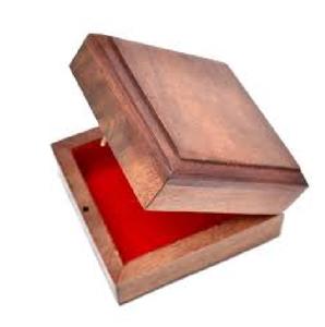 Boîte de rangement en bois faite main au design unique avec travail de sculpture - Product Image 2