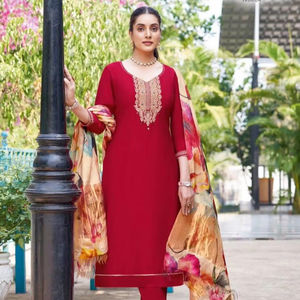 Fond Kurti en viscose tissé en gros avec catalogue complet Dupatta disponible au tarif de gros adapté à une tenue de fête - Product Image 1