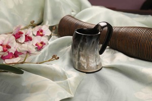 Taza de cuerno para beber de 500ml ecológica con empuñadura, vasos de café almacenados para fiestas, incluye bandeja - Product Image 2