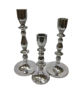 Pilier de bougie décoratif en aluminium de haute qualité, porte-bougie fait à la main, support de bougie moderne pour décoration de mariage fait à la main - Product Image 1