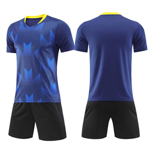 Uniforme de fútbol ligero y duradero diseñado para jugadores que buscan comodidad, flexibilidad y rendimiento confiable en el campo. - Product Image 2